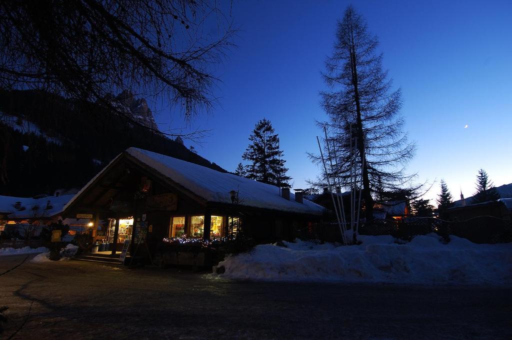 Camping Catinaccio Rosengarten Pozza di Fassa Kültér fotó