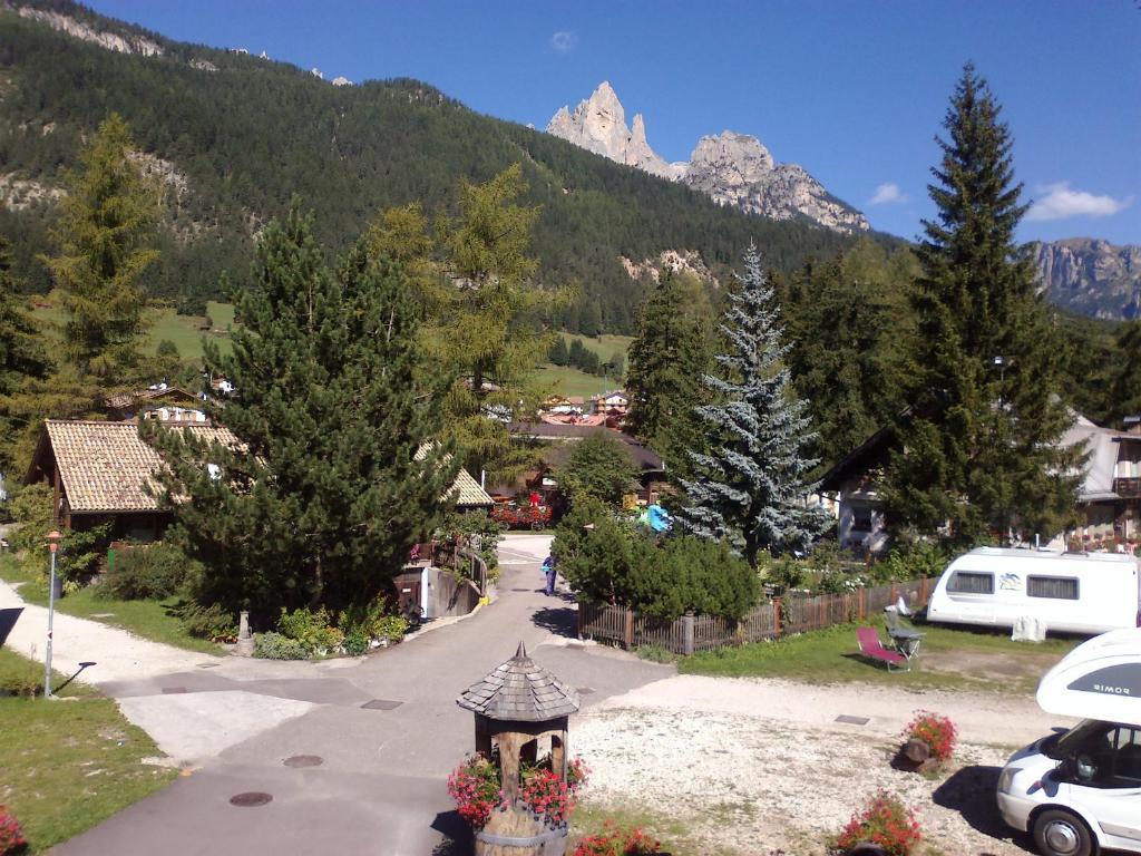 Camping Catinaccio Rosengarten Pozza di Fassa Kültér fotó