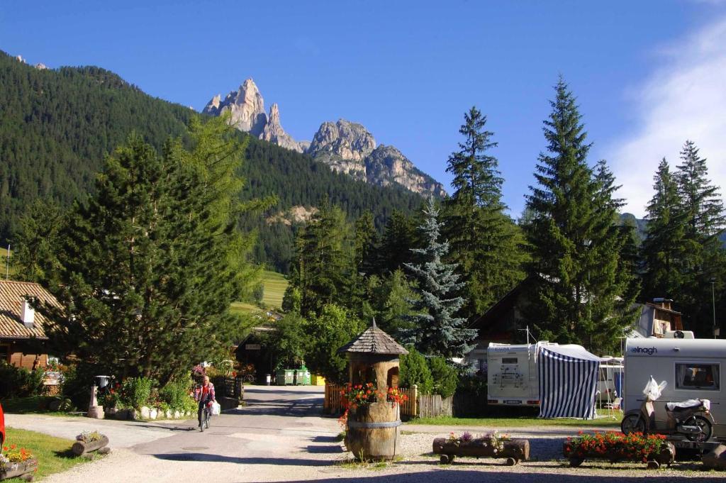 Camping Catinaccio Rosengarten Pozza di Fassa Kültér fotó